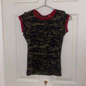 Guess army pattern t shirt